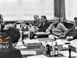 Der erste Beauftragte des Bundesvorstandes des DBwV für Pensionärsfragen, Oberst a.D. Heinrich Busse (rechte Reihe, Dritter von links), bei einer Arbeitssitzung mit den federführenden Verbandsbeauftragten in der Bundesgeschäftsstelle Bonn am 5./6. März 1971. Foto: DBwV/Archiv