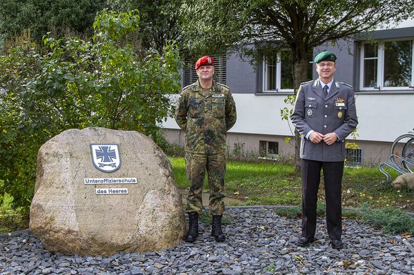 In Delitzsch sprach Oberstleutnant André Wüstner (r.) mit dem Kommandeur der USH, Oberst Axel Hermeling. Foto: USH