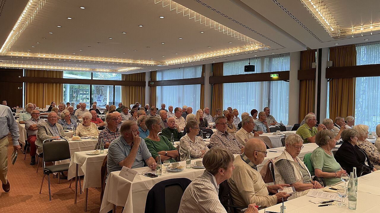 Volles Haus bei der Mitgliederversammlung der KERH Bonn. Foto: Rudy Roderburg         