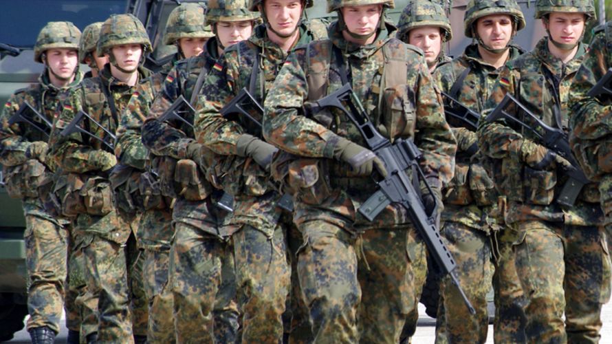 Soldaten mit dem Standard-Gewehr G36. Jetzt sollen mögliche Mängel und ihre Folgen gründlich untersucht werden.