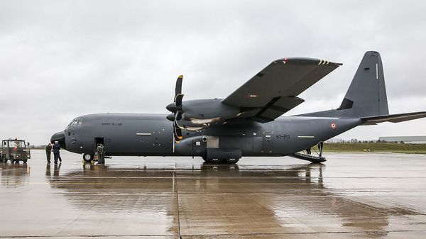 Ein Transportflugzeug vom Typ C-130J der französischen Luftwaffe. Die Bundeswehr will ebenfalls sechs Maschinen beschaffen und eine C-130J-Flotte gemeinsam mit Frankreich betreiben. Foto: dpa