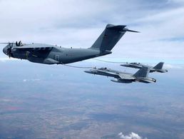 Der Anti-IS-Einsatz der Bundeswehr im Nahen Osten wird fortgesetzt. Eine wichtige Rolle spielt dabei die Luftbetankungskomponente mit dem A400M. Foto: Bundeswehr