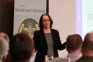 Nicole Knorz vom MGI beleuchtete rechtliche Aspekte der Arbeit der Vertrauenspersonen Foto: DBwV