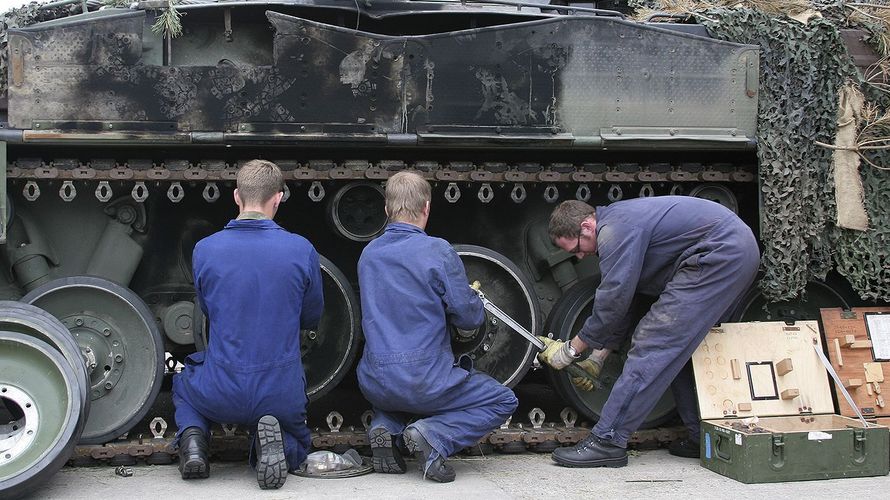 "Die Bundeswehr muss jedoch das Wissen und die Fähigkeit der Wartung und Instandsetzung beibehalten", betont Klaus-Hermann Scharf, Vorsitzender Fachbereich Zivile Beschäftigte. Foto: DBwV