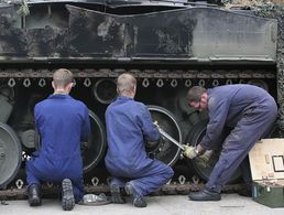 "Die Bundeswehr muss jedoch das Wissen und die Fähigkeit der Wartung und Instandsetzung beibehalten", betont Klaus-Hermann Scharf, Vorsitzender Fachbereich Zivile Beschäftigte. Foto: DBwV