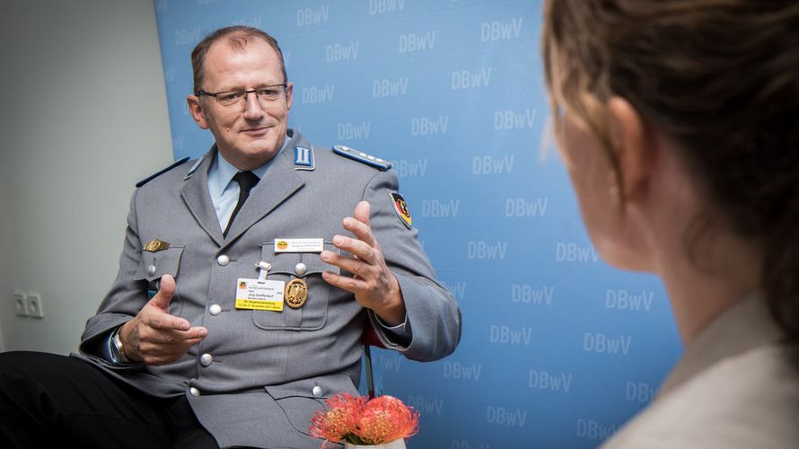 Schatzmeister Jörg Greiffendorf im Interview Foto: DBwV/Scheurer