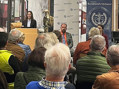 Die Diskussionsveranstaltung der Kooperationspartner zur „Zukunft der NATO – neue transatlantische Stärke angesichts der russischen Aggression?“ im Besucherzentrum des KSK in Calw fand großes Interesse. Foto: Gerd-Josef Bopp