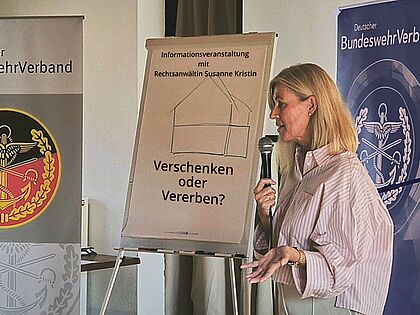 RA’in Susanne Kristin informierte auf der Info-Veranstaltung der Kameradschaft ERH Memmingen über die Vorteile und Risiken der vorweggenommenen Erbfolge. Foto: Detlef Döring
