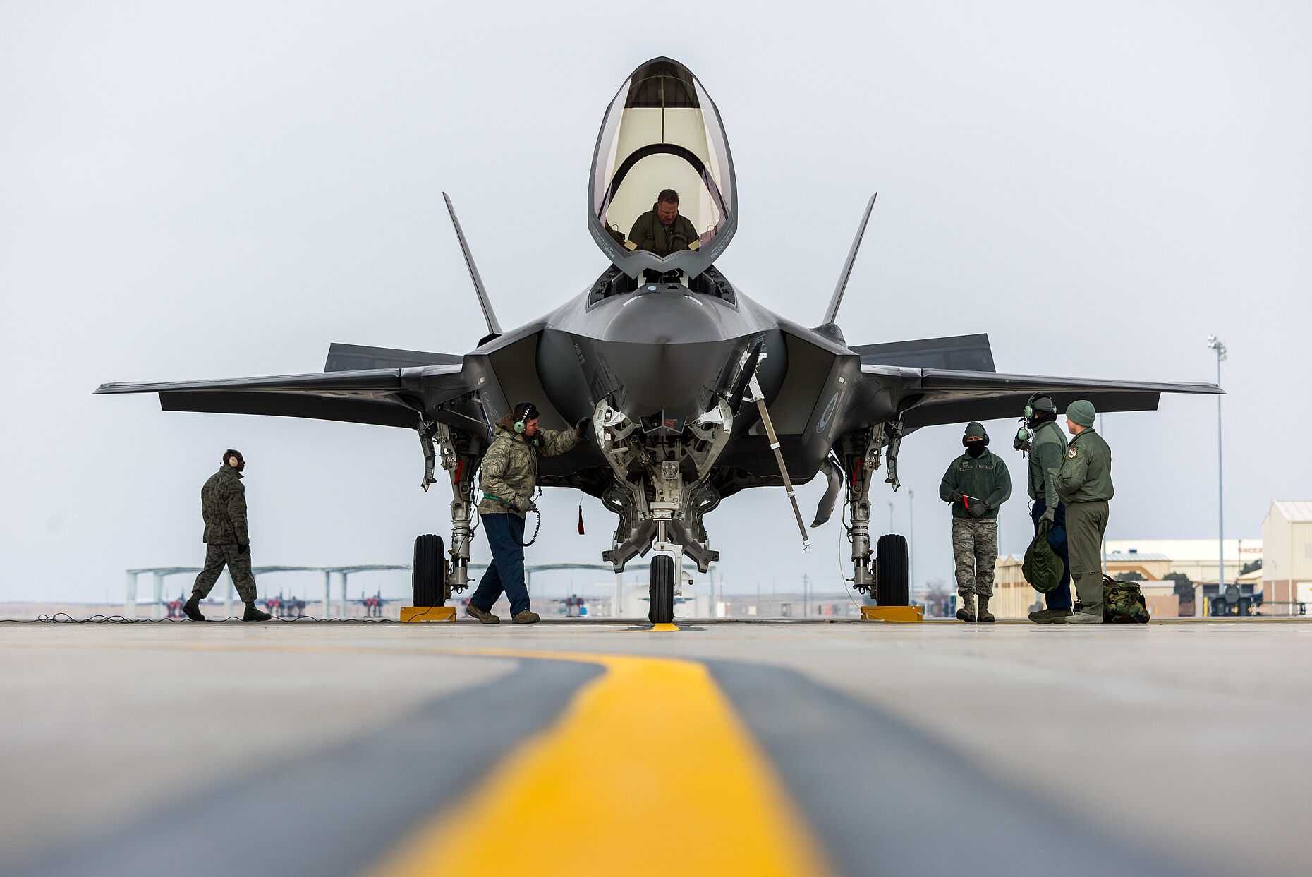 35 Kampfjets des Typs F-35A hat die Bundeswehr bestellt, die in Büchel stationiert werden sollen. Von der US Air Force werden sie bereits genutzt, wie das Foto zeigt. Foto: US Air Force/Airman 1st Class Connor J. Marth