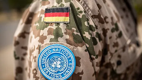 Das Patch der UN auf der Schulter eines Bundeswehrsoldaten der Mission UNMISS der Vereinten Nationen. Foto: picture alliance/Michael Kappeler