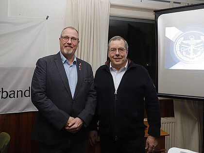 Der Vorsitzende der sKERH Goslar, Oberstleutnant a.D. Peter Wolter (l.), bei der Lagesbesprechung mit dem Vorsitzenden ERH im Landesverband Nord, Stabsfeldwebel a.D. Hannes Dreier. Foto: sKERH Goslar