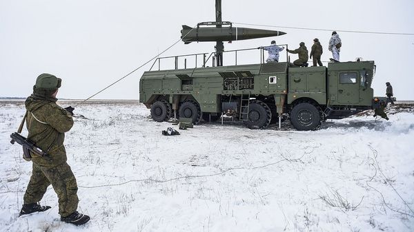 Ein russisches Iskander-Raketensystem wird für den Start vorbereitet. Foto: dpa
