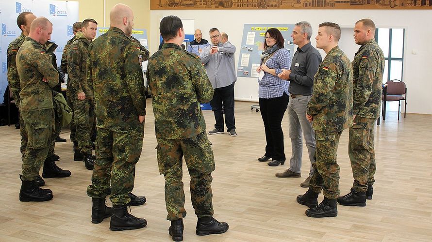 Der Soldatentag lockte zahlreiche Interessentennach Storkow. (Foto DBwV/Götze)