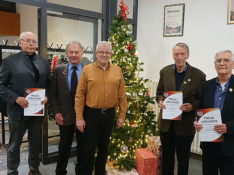 Geehrte Mitglieder und Gäste der KERH Starenberg-Tutzing-Weilheim: Landessuperintendenten a.D. Alfred Gronbach (v.l.), Vorsitzender Martin Gregori, Thomas Koterba, Stabsfeldwebel a.D. Adolf Kraus, Hauptmann a.D. Hans-Werner Stallwitz. Foto: Martin Gregori