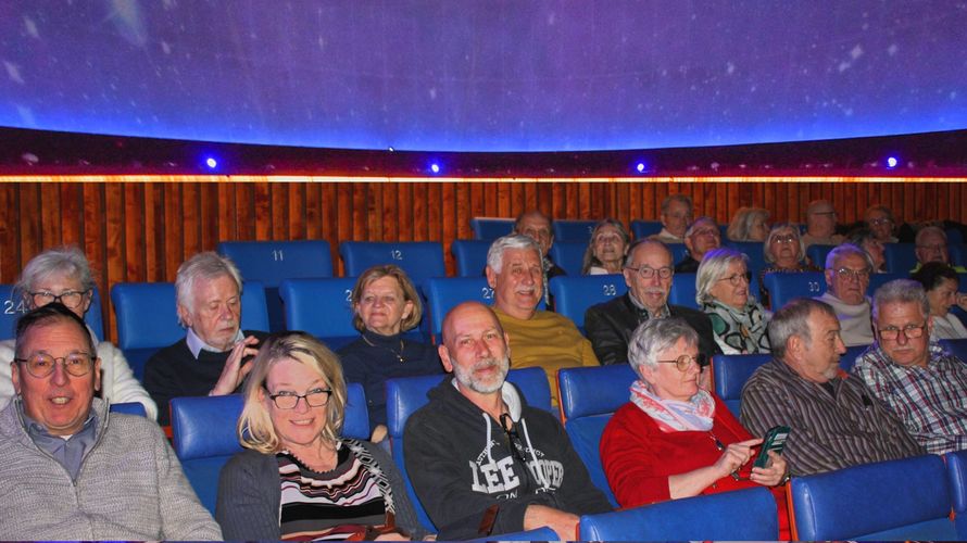 Eine außergewöhnliche Reise zu den faszinierenden Geheimnissen unseres Universums unternahmen die Mitglieder der Kameradschaft ERH Nürnberg im Nicolaus-Copernicus-Planetarium in Nürnberg. Foto: sKERH Nürnberg