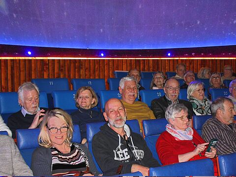 Eine außergewöhnliche Reise zu den faszinierenden Geheimnissen unseres Universums unternahmen die Mitglieder der Kameradschaft ERH Nürnberg im Nicolaus-Copernicus-Planetarium in Nürnberg. Foto: sKERH Nürnberg