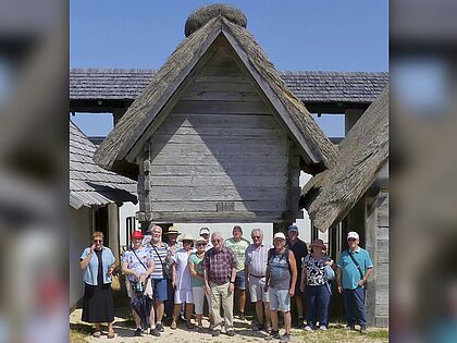 Mitglieder der KERH Mengen/Hohentengen tauchten ein in die Lebenswelt der Kelten bei ihrem Besuch der Heuneburg. Foto: Horst Niedermüller