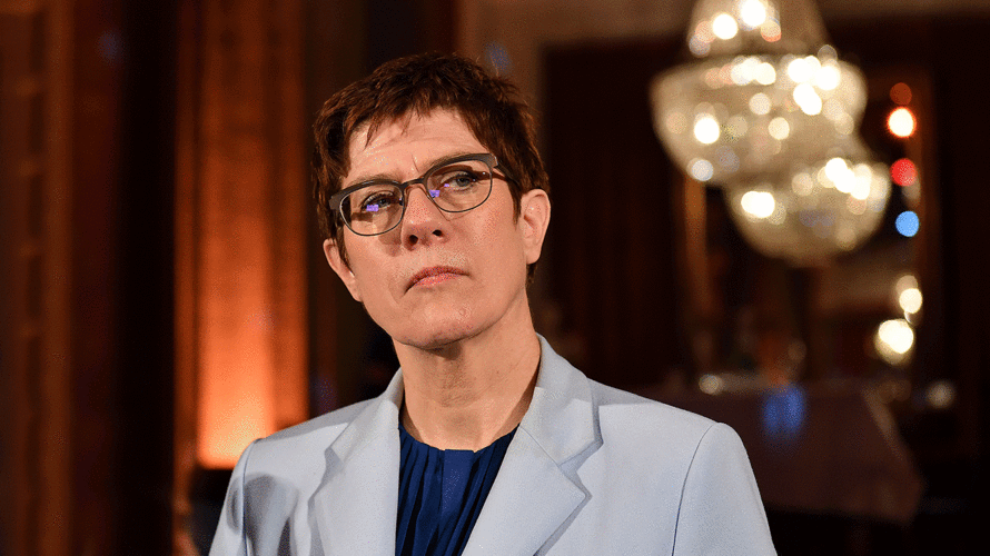 Nachdenklicher Blick: Annegret Krmap-Karrenbauer beim Presseempfang am Vorabend des CDU-Parteitags n Leipzig. Foto: picture alliance/Sven Simon