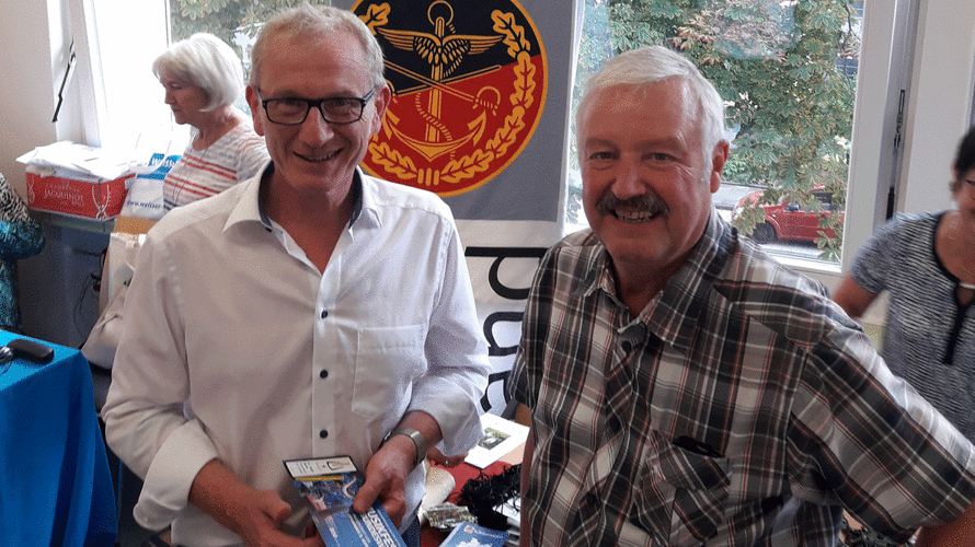 Erfreut über das Engagement des DBwV „in seiner Stadt“: Bürgermeister Guido Orthen (l.) mit dem KERH-Vorsitzenden Günter Schwarz. Foto: Jürgen Schumacher