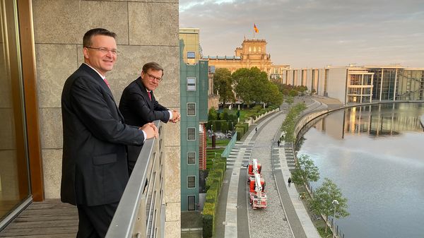 Johann Wadephul (r.) sagte dem Bundesvorsitzenden zu, dass die Union ihrer Verantwortung auch künftig im Politikfeld der Verteidigung weiter gerecht werden will. Foto: DBwV