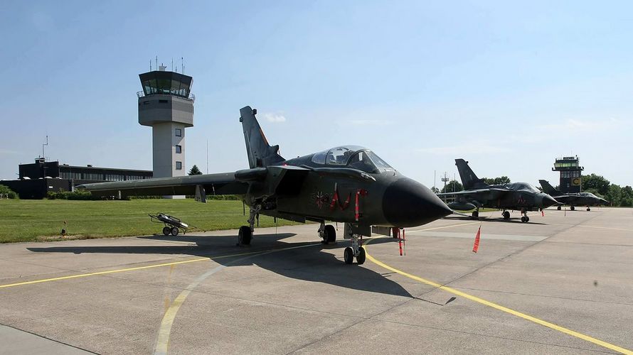 Die Tornado-Kampfjets des Taktischen Luftwaffengeschwaders 33 in Büchel sind Teil der nuklearen Teilhabe Deutschlands. Im Ernstfall könnten sie mit US-amerikanischen Atomwaffen bestückt werden. Foto: dpa