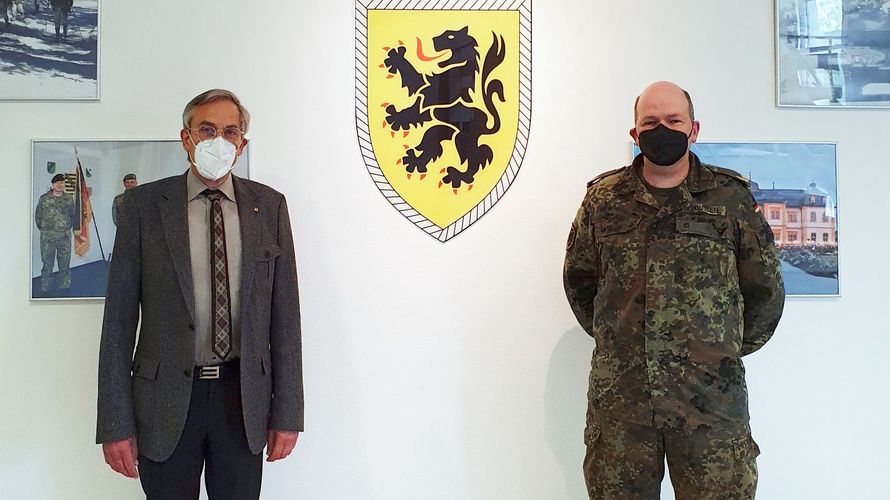 Landesvorsitzender Gerhard Stärk mit Divisionskommandeur Brigadegeneral Ruprecht von Butler. Foto: Thomas Heinrich