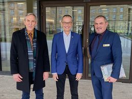 Landesvorsitzender Gerhard Stärk (l.) und sein Stellvertreter Josef Rauch (r.) trafen sich mit Hans-Dieter Scheerer (MdL) im Stuttgarter Landtag. Foto: Scheerer