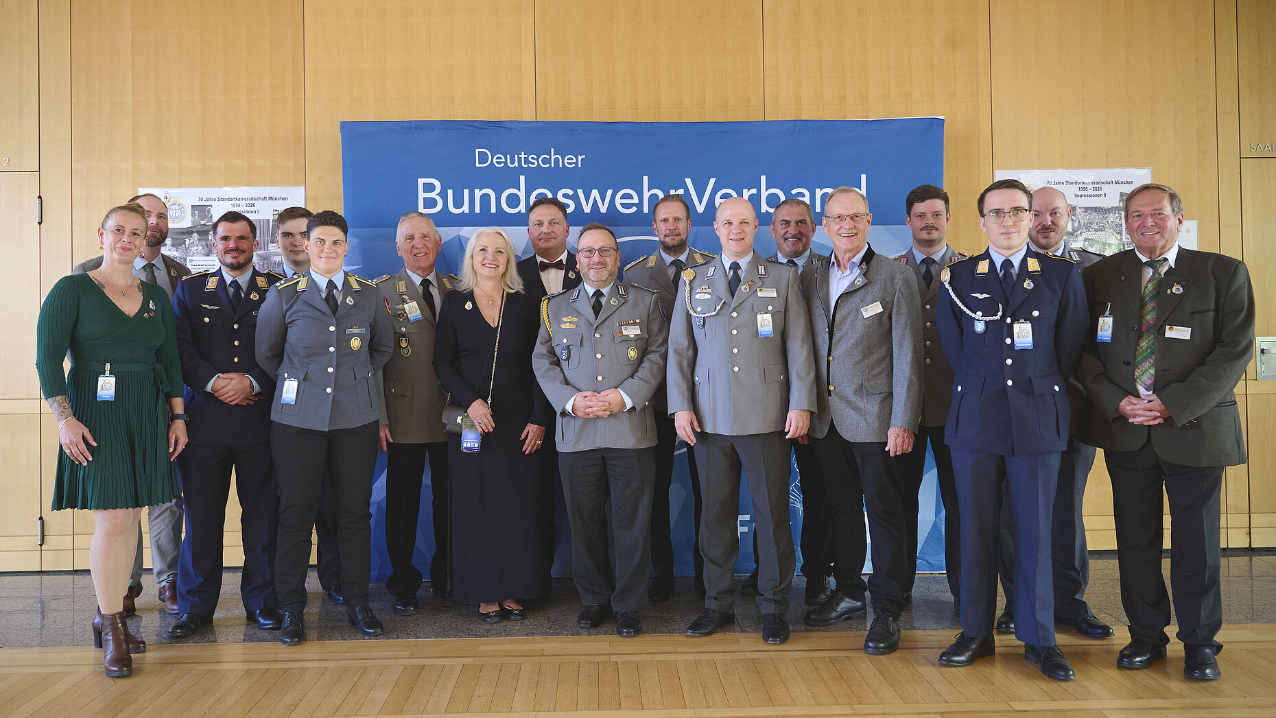 Hinter dem gelungenen Jubiläumsfestakt stand ein engagiertes Organisationsteam aus den Münchner Kameradschaften des Deutschen BundeswehrVerbandes, das mit viel Einsatz, Kreativität und Teamgeist die Feier zum 70-jährigen Bestehen der Standortkameradschaft München vorbereitete und gestaltete. Foto: Ingo Kaminsky