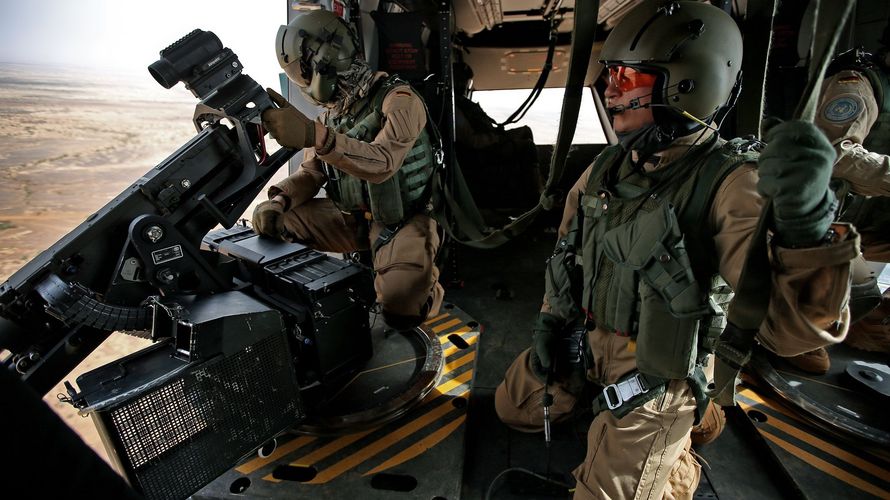 Dieses Foto wurde an Bord eines  Mehrzweckhubschrauber NH-90 aufgenommen, während er im Rahmen der UN-Mission MINUSMA in Mali unterwegs ist.  Foto: Bundeswehr/Sebastian Wilke/Archiv