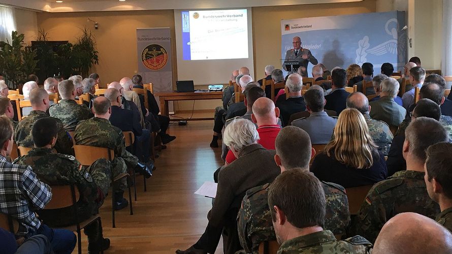 Auf Einladung der StoKa zu Besuch im Saarland: Generalinspekteur Eberhard Zorn bei den Mitgliedern und Freunden des DBwV im Saarland. Foto: StoKa Saarlouis