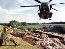 Der Einsatz an der Oderflut war der größte Einsatz der Bundeswehr und gilt gleichzeitig als Durchbruch zur inneren Einheit des damals gerade sieben Jahre wiedervereinigten Deutschland.  Foto: Bundeswehr