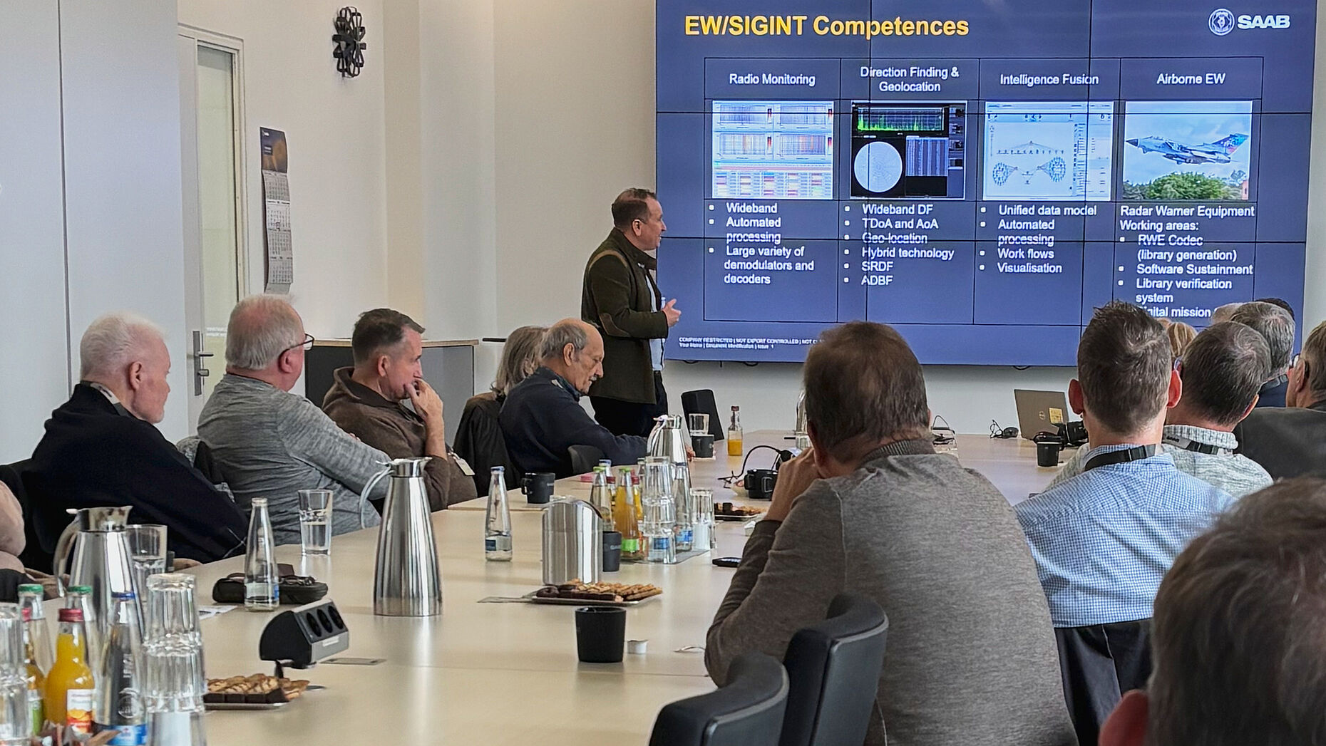 Die ehemaligen Soldaten erhielten Einblicke in verschiedene Geschäftsfelder der Saab-Goup. Foto: Katharina Wagner/Saab-Group