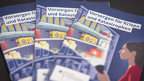 „Ratgeber: Vorsorgen für Krisen und Katastrophen“: Das Bundesamt für Bevölkerungsschutz und Katastrophenhilfe (BBK) reagiert auf die bedrohliche Sicherheitslage. Foto: picture alliance/dpa/Kay Nietfeld