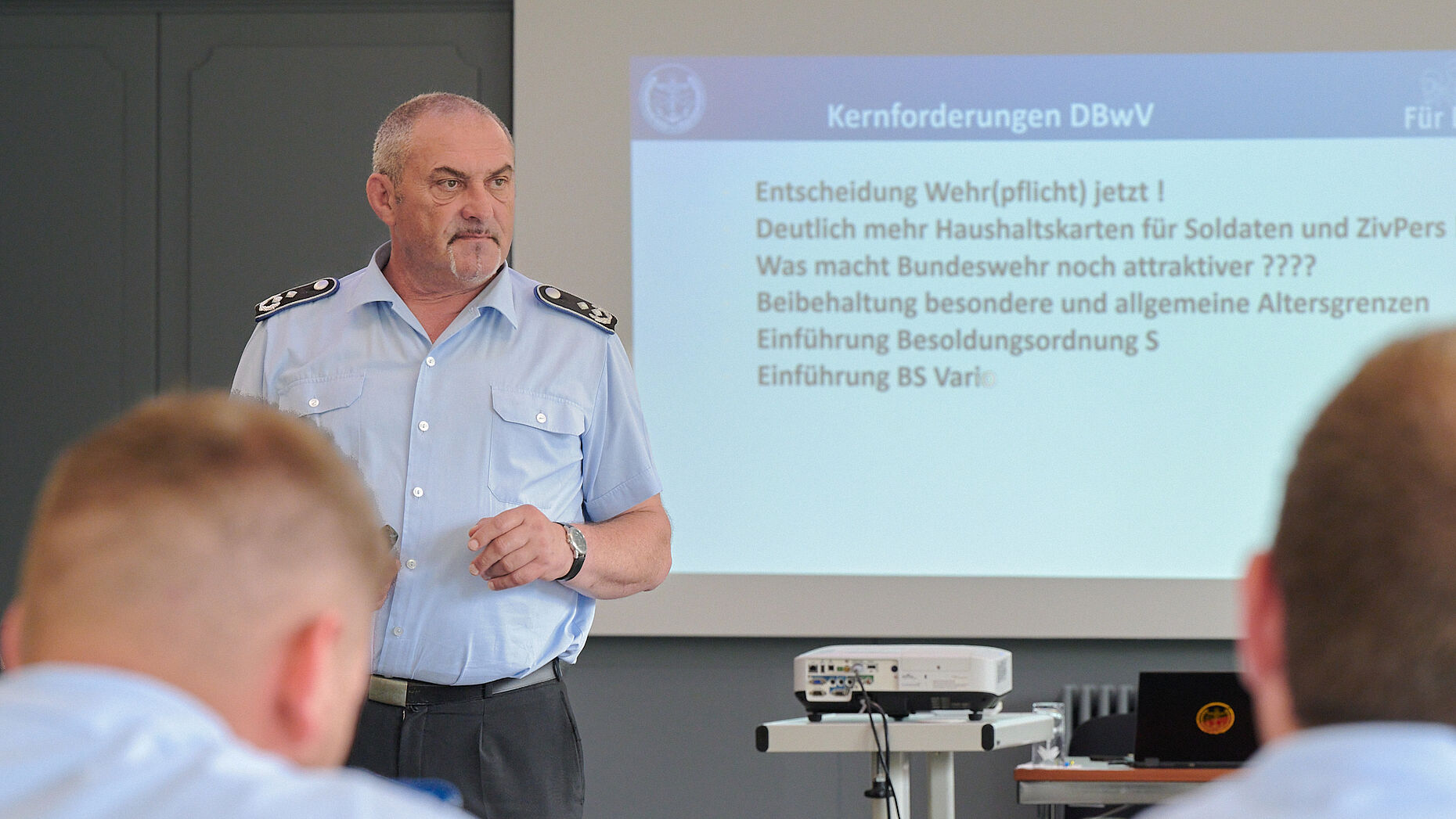 Die Kernforderungen des DBwV für eine verteidigungsfähige Bundeswehr stellte Landesvorsitzender Oberstleutnant a.D. Josef Rauch vor. Fotos: IK