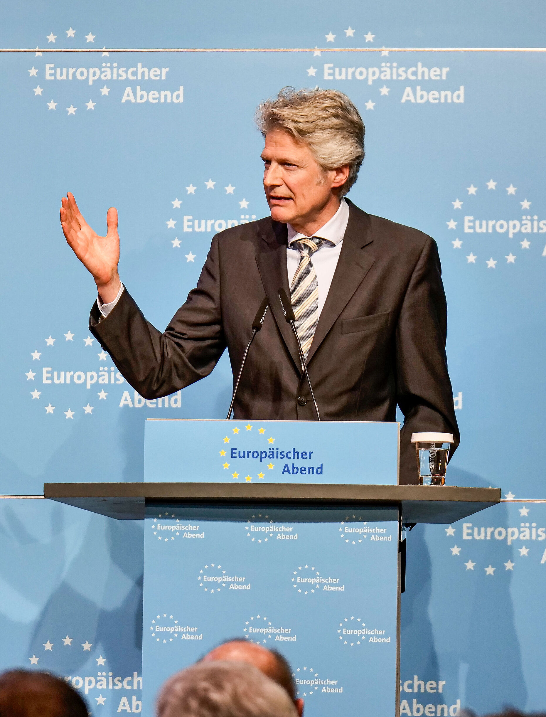 Dr. Jasper Wick ist Abteilungsleiter Politik im Verteidigungsministerium. Foto: dbb/Jan Brenner