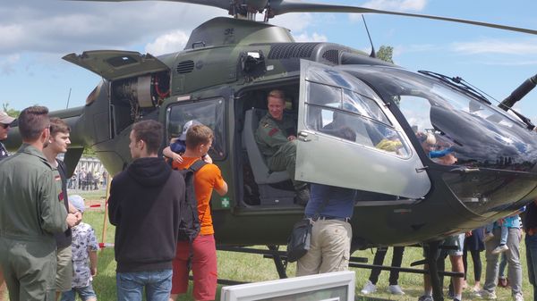 So selten kommt man als Zivilist selten an einen Bundeswehr-Hubschrauber. Foto: DBwV/Henning