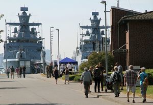 Schiffe der Marine in Rostock-Warnemünde. Der Standort gilt inzwischen als „Marinehauptstadt“ Foto: Bundeswehr