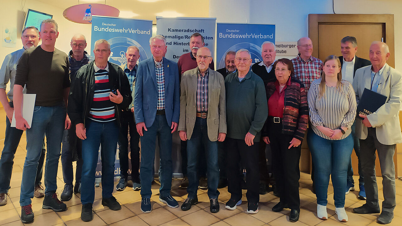Die Mitglieder der KERH Hammelburg, die im Rahmen der Wahlveranstaltung für ihr herausragendes Engagement mit Auszeichnungen geehrt wurden. Foto: Franz Herrler