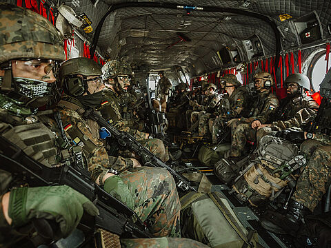 Mit einer verschlankten Führungsstruktur sollte die Einsatzbereitschaft der Bundeswehr gesteigert werden. Doch Christine Lambrecht hat jetzt das faktische Aus für die von ihrer Vorgängerin Annegret Kramp-Karrenbauer angestrebte Reform verkündet. Foto: Bundeswehr/Jana Neumann