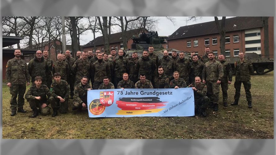 Die Truppenkameradschaft Panzergrenadierlehrbataillon 92 steht fest zum Grundgesetz. Foto: LV Nord