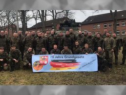 Die Truppenkameradschaft Panzergrenadierlehrbataillon 92 steht fest zum Grundgesetz. Foto: LV Nord