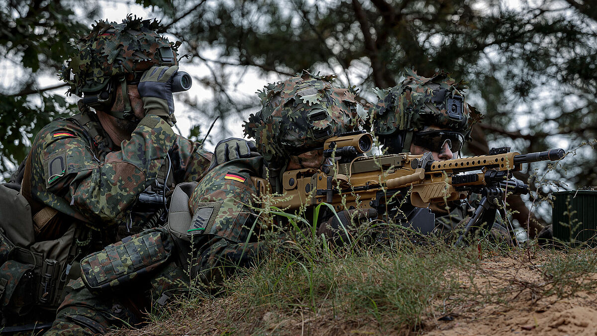 Das Ziel vor Augen: Nach der Einigung der schwarz-roten Koalitionspartner steht der Abstimmung im Bundestag über das Wehrdienst-Modernisierungsgesetz nichts mehr im Wege. Foto: Bundeswehr/Marco Dorow