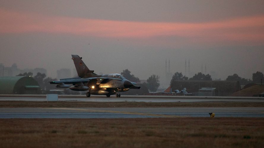 Ein Tornado auf dem türkischen Stützpunkt Incirlik. Erneut gibt es Streit um den Besuch von Abgeordneten des Deutschen Bundestages Foto: Bundeswehr