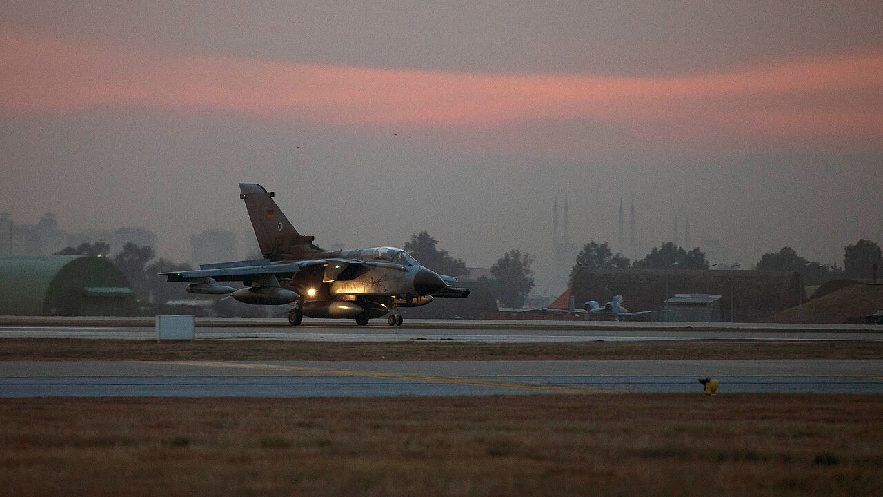Ein Tornado auf dem türkischen Stützpunkt Incirlik. Erneut gibt es Streit um den Besuch von Abgeordneten des Deutschen Bundestages Foto: Bundeswehr