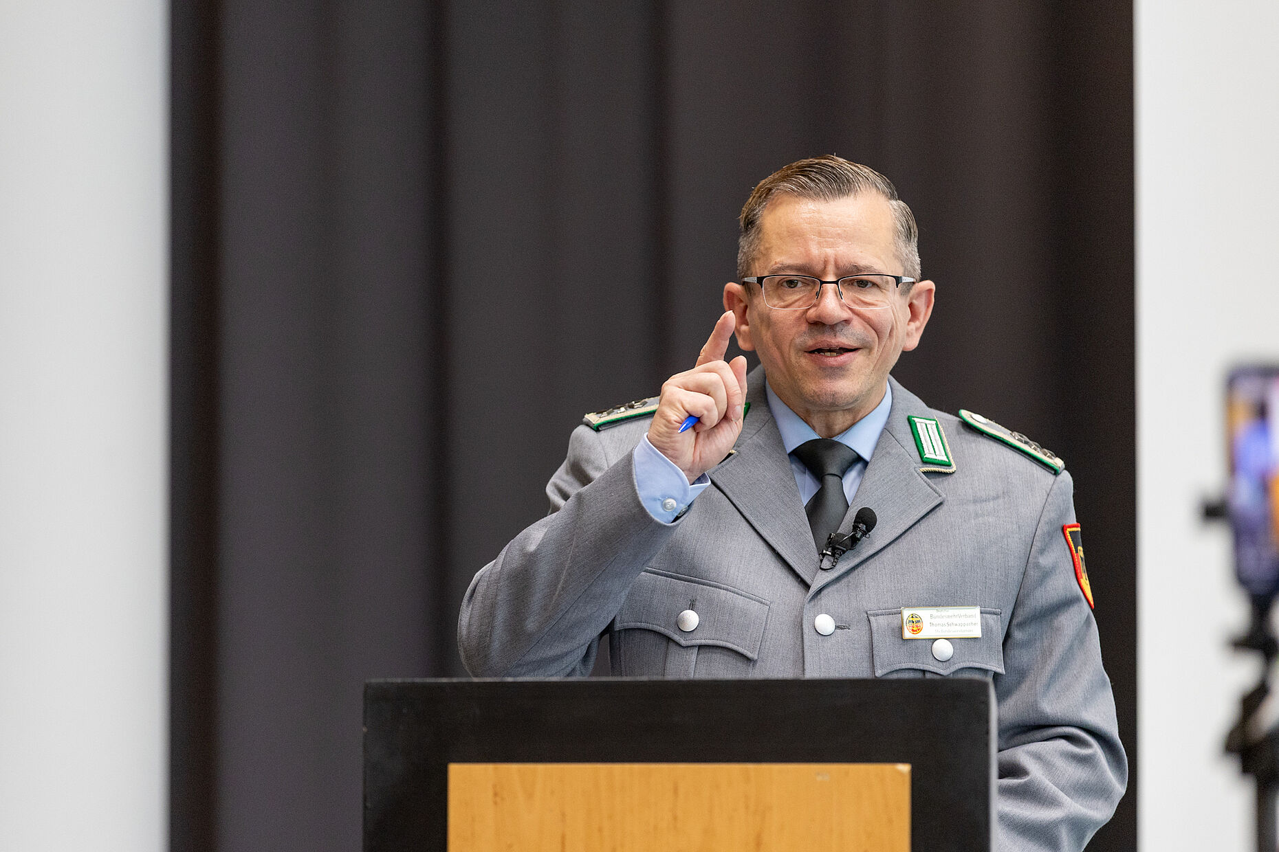 „Sie stehen ihre Frau und ihren Mann, deshalb wollen wir für unsere Verbandsarbeit an der Basis wissen, was sie beschäftigt", sagte Stabsfeldwebel a.D. Thomas Schwappacher, stellv. Bundesvorsitzende. Foto: DBwV/Sarina Flachsmeier