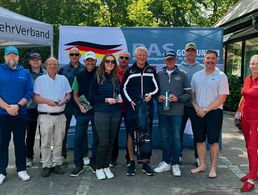 Glückliche Gesichter bei der Siegerehrung zum Golfturnier in Dassendorf. Foto: BAS