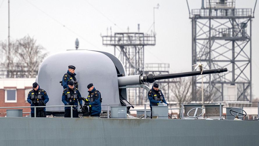 Die ersten scharfen Schüsse fielen kurz nach Beginn des Einsatzes: Bei dem Abschuss von zwei Drohnen über dem Roten Meer soll auch das 76mm-Bordgeschütz der Fregatte "Hessen" zum Einsatz gekommen sein. Foto: picture alliance/dpa/Sina Schuldt