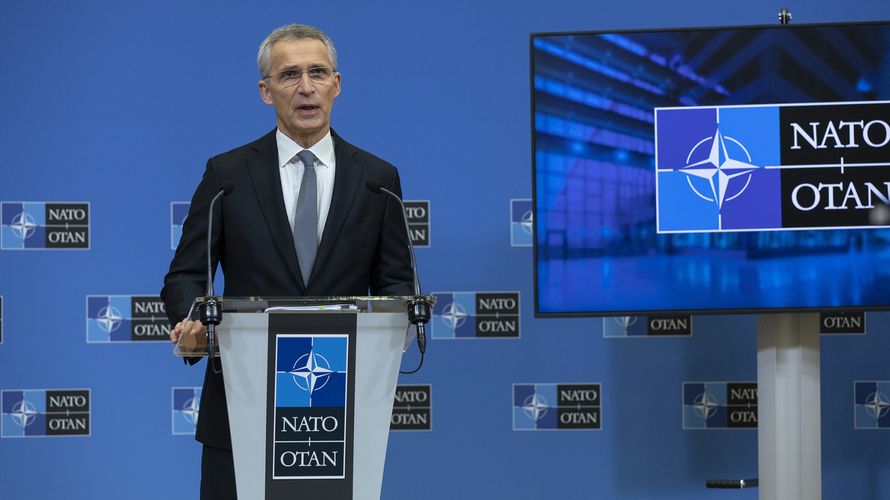 Im Vorfeld des Außenministertreffens gab Nato-Generalsekretär Jens Stoltenberg auf einer Pressekonferenz die Schwerpunkte der Konferenz bekannt. Foto: Nato