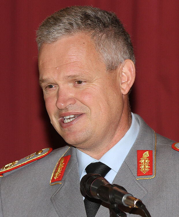 Grußwort als Repräsentant der militärischen Dienstellen, Standortältester Generalarzt Bruno Most (Foto: wh)
