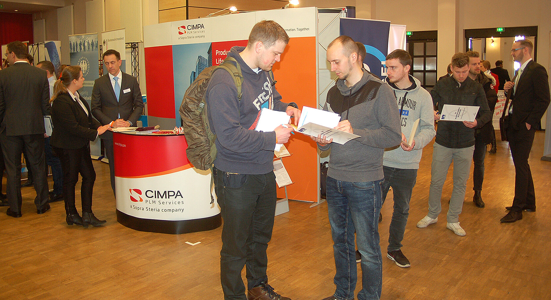 Viele Zeitsoldaten und -soldatinnen suchten in Hannover Kontakt zu Arbeitgebern Foto: LV Nord